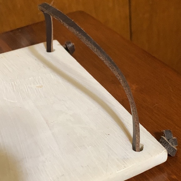 “WELCOME” Hanging Ceramic Plaque with a cozy home pictured - Picture 3 of 6